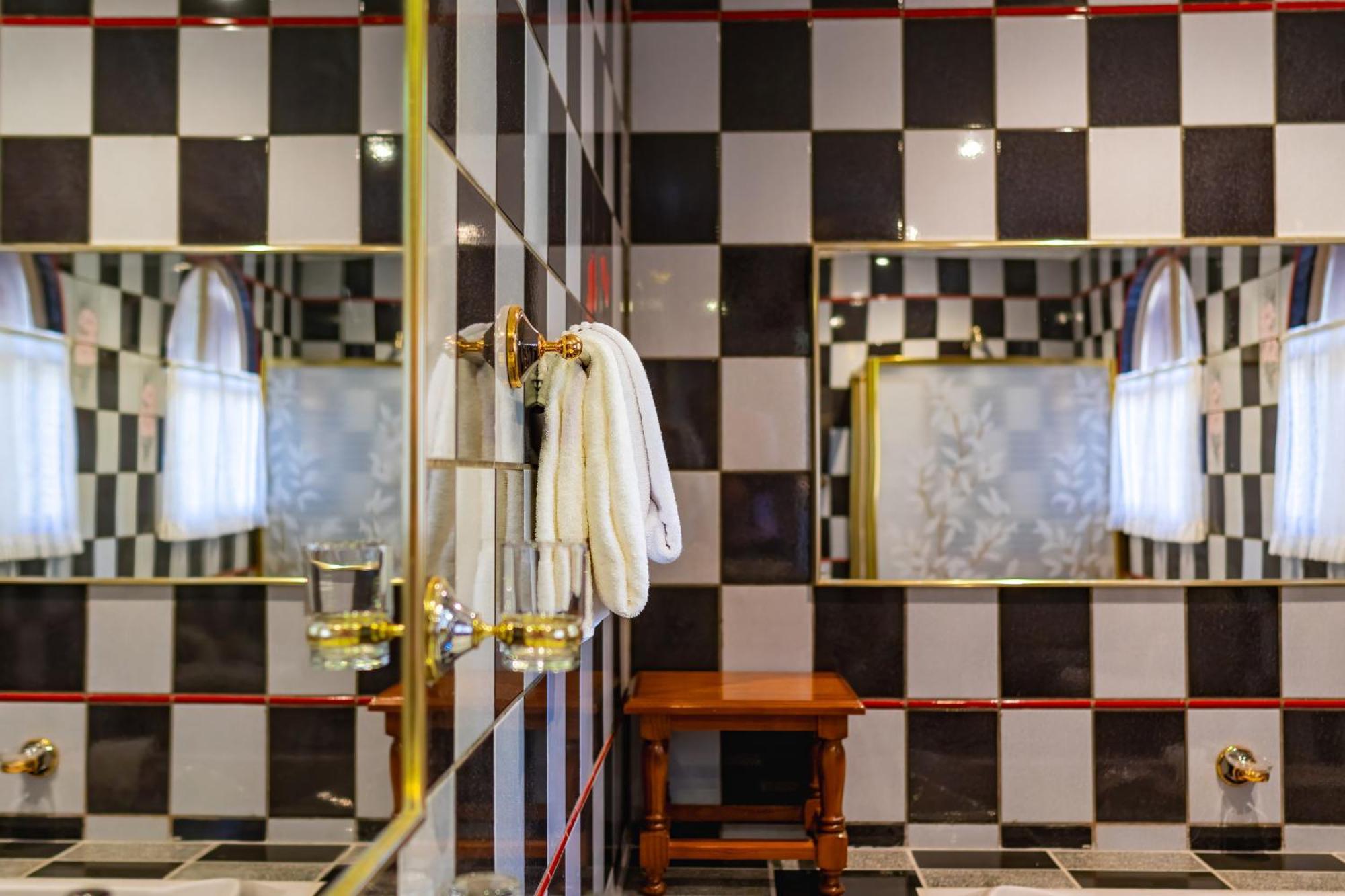 The Victorian Manor Bed & Breakfast Victoria Falls Ngoại thất bức ảnh