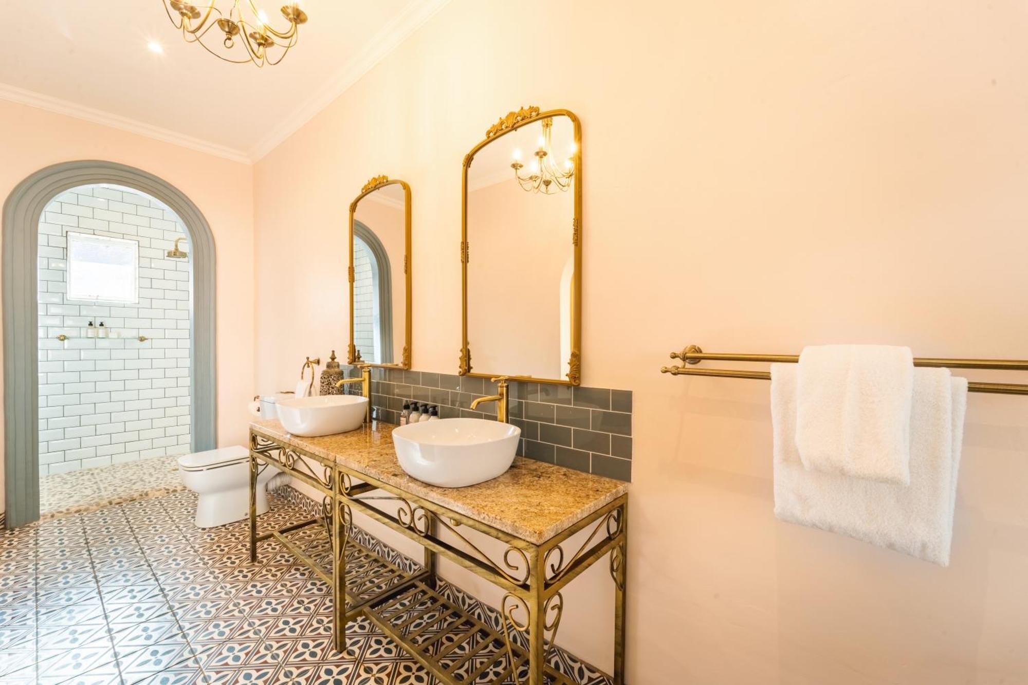 The Victorian Manor Bed & Breakfast Victoria Falls Ngoại thất bức ảnh
